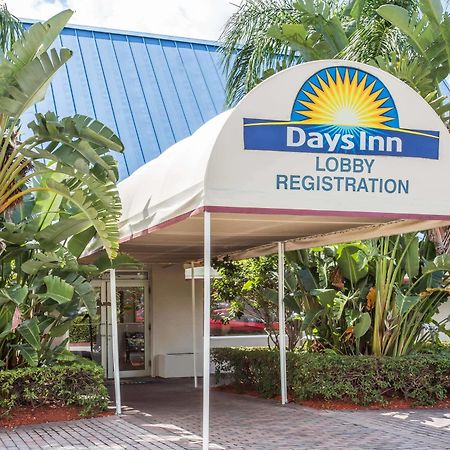 Days Inn By Wyndham 웨스트 팜 비치 외부 사진